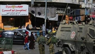 الاحتلال يستولي على منزل ويداهم مقر الجمعية الخيرية في الخليل