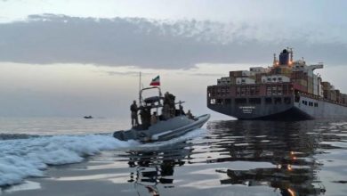 مصدر عسكري إيراني ينفي استهداف زوارق للحرس الثوري: 5 شهداء بقصف زورقين مدنيين
