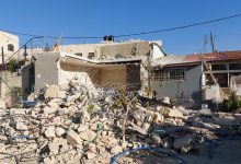 الاحتلال يجبر مواطنا على هدم منزله في مخيم شعفاط شمال القدس