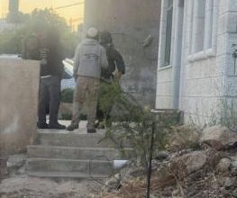 مستوطنون يهاجمون دير جرير شرق رام الله والاحتلال يعتقل مواطنين