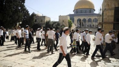 لأول مرة منذ احتلال القدس: مستوطنون يقتحمون الأقصى وبحوزتهم "قربان الخبز"