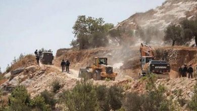 مستوطنون يشقون طريقا استيطانيا بين المغير وأبو فلاح شمال شرق رام الله