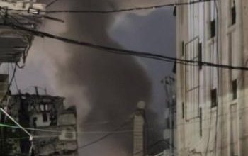 إصابة 6 مواطنين في قصف الاحتلال منزلا بمخيم الشاطئ
