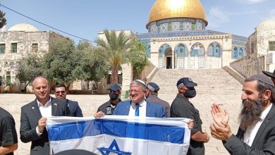 بن غفير يقتحم الأقصى ويرفع علم الاحتلال في باحاته