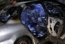 مستوطنون يخطون شعارات عنصرية ويحرقون مركبة في منطقة صافا ببلدة بيت أمر