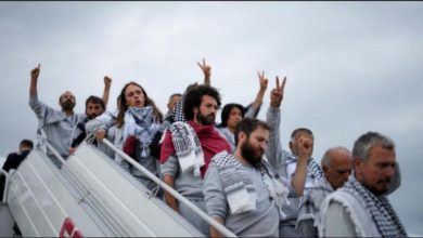 وصول ناشطي "أسطول الصمود" إلى تركيا بعد ترحيلهم من سلطات الاحتلال