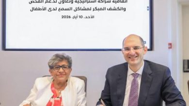 بنك فلسطين يوقع اتفاقية شراكة مع جمعية النهضة النسائية للتبرع بجهاز طبي لفحص السمع للأطفال