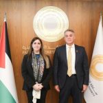 محافظ سلطة النقد يكرّم مستشارة إدارة المشاريع بمناسبة انتهاء مهام عملها محافظ سلطة النقد يكرّم مستشارة إدارة المشاريع بمناسبة انتهاء مهام عملها