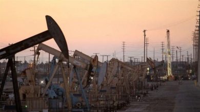 النفط يهبط بأكثر من 4% مع استمرار الخلاف بين إيران وأمريكا بشأن اتفاق سلام