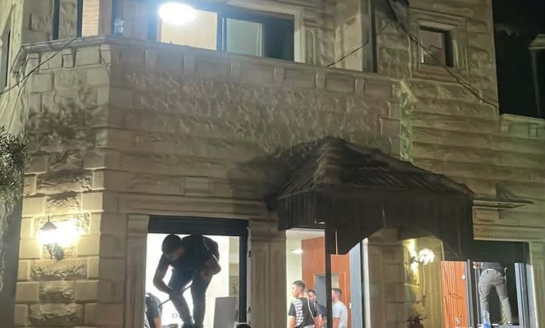 الاحتلال يُخطر بهدم منزل ومنشأة تجارية في بلدة جبع شمال القدس