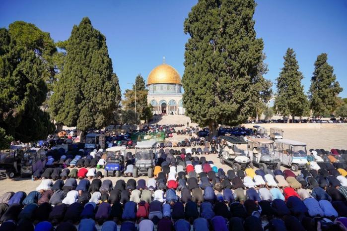 65 ألفا يؤدون الجمعة في المسجد الأقصى المبارك