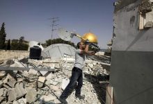 الاحتلال يخطر مقدسيا بهدم منزله في بلدة سلوان