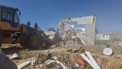 يسكنها نحو 300 مواطن.. الاحتلال يجبر أهالي تل عراد في النقب على هدم عشرات المنازل والمنشآت