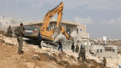 الاحتلال يهدم منزلا بين بلدتي بير نبالا وبيت حنينا شمال غرب القدس