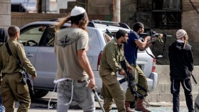 مستوطنون يقتحمون قرية الخان الأحمر شرق القدس