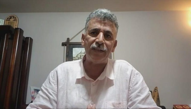 الاحتلال يمنع القيادي في مقاومة الجدار والاستيطان صلاح الخواجا من السفر عبر معبر الكرامة