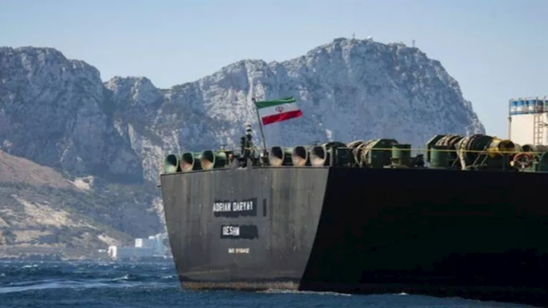 مسؤول أميركي: إيران تستطيع بيع النفط والوقود فور توقيع الاتفاقية مسؤول أميركي: إيران تستطيع بيع النفط والوقود فور توقيع الاتفاقية