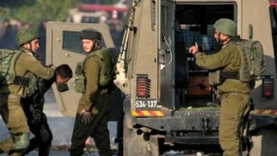 الاحتلال يعتقل شقيقين من مسافر يطا ومستوطنون يخربون ممتلكات المواطنين