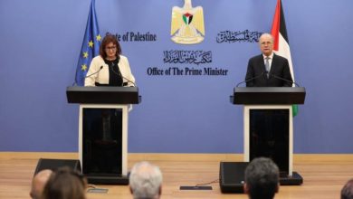 رئيس الوزراء: الحصار "الإسرائيلي" يهدد استمرارية المؤسسات الفلسطينية ويُكلّف الاقتصاد 11 مليار دولار سنويًا