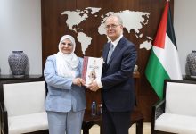 رئيس الوزراء يتسلم التقرير السنوي لديوان الرقابة المالية والإدارية لعام 2025