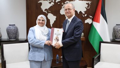 رئيس الوزراء يتسلم التقرير السنوي لديوان الرقابة المالية والإدارية لعام 2025