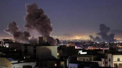 ضربات أمريكية تستهدف 80 موقعا جنوبي إيران وطهران تتوعد بـ"رد حاسم"
