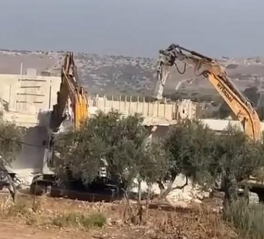 قوات الاحتلال تهدم منزلا قيد الإنشاء في جلبون شرق جنين قوات الاحتلال تهدم منزلا قيد الإنشاء في جلبون شرق جنين