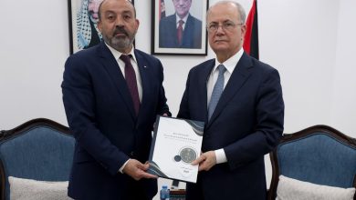 رئيس الوزراء يتسلم التقرير السنوي للنيابة العامة لعام 2025