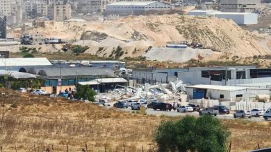 الاحتلال يهدم بركسات في رافات شمال غرب القدس