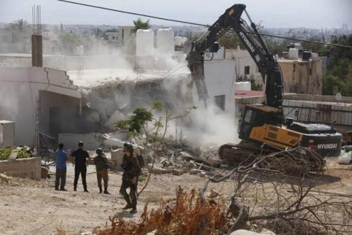 الاحتلال يخطر بإخلاء منازل في كفر عقب شمال القدس الاحتلال يخطر بإخلاء منازل في كفر عقب شمال القدس