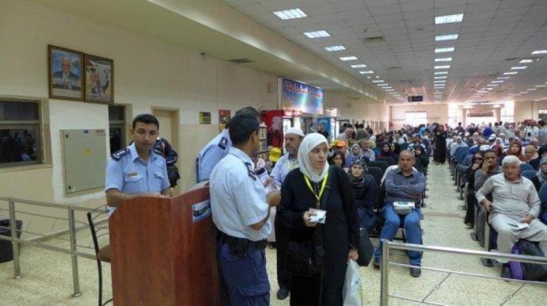 38 ألف مسافر تنقلوا عبر معبر الكرامة الأسبوع الماضي 38 ألف مسافر تنقلوا عبر معبر الكرامة الأسبوع الماضي