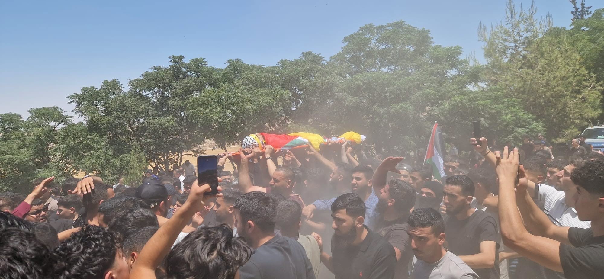 تشييع جثمان الشهيد الفتى فادي النعسان في المغير تشييع جثمان الشهيد الفتى فادي النعسان في المغير