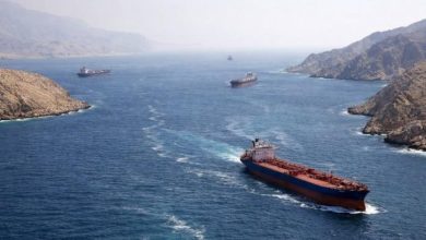 واشنطن تهدّد إيران بـ"عواقب قاسية" وتطالبها بإعلان فتح مضيق هرمز