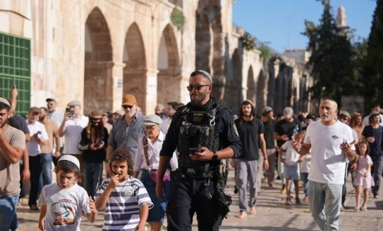 يتقدمهم المتطرف بن غفير: أكثر من 2300 مستوطن يقتحمون المسجد الأقصى