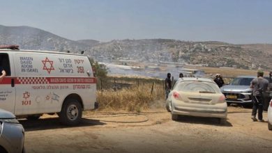 إصابة مستوطن بعملية طعن شرق نابلس والاحتلال يطلق النار على مواطنين ويغلق بيت فوريك