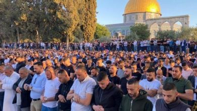 70 ألفا يؤدون صلاة الجمعة في الأقصى وقوات الاحتلال تعتقل المفتي محمد حسين