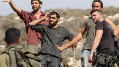 مستوطنون يتجمهرون على أطراف عدة قرى شرق وشمال غرب رام الله
