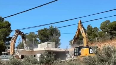 الاحتلال يهدم منزلين في دير رازح بالخليل