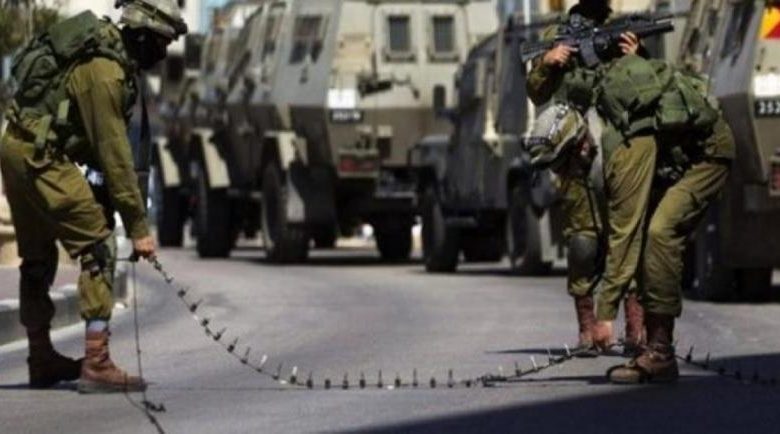 الاحتلال ينصب حاجزا في نحالين ويواصل إغلاق مداخل حوسان