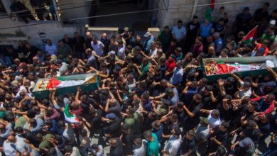 جماهير غفيرة تشيع الشهيدين فراخنة وأبو مخو في دير جرير جماهير غفيرة تشيع الشهيدين فراخنة وأبو مخو في دير جرير