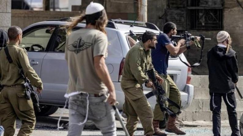 مستوطنون يهاجمون مساكن المواطنين في يطا مستوطنون يهاجمون مساكن المواطنين في يطا