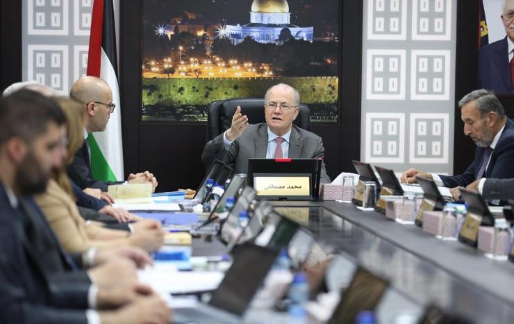 مجلس الوزراء يبحث وسائل تسريع العمل على معالجة أزمة المحروقات وتكدس الشيكل بفعل إجراءات الاحتلال مجلس الوزراء يبحث وسائل تسريع العمل على معالجة أزمة المحروقات وتكدس الشيكل بفعل إجراءات الاحتلال