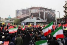 التلفزيون الإيراني: الإيرانيون يتدفقون للدفاع عن الجزر.. والملاحة تدار وفق ترتيباتنا