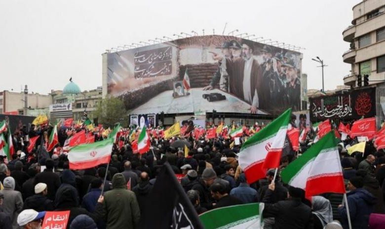 التلفزيون الإيراني: الإيرانيون يتدفقون للدفاع عن الجزر.. والملاحة تدار وفق ترتيباتنا