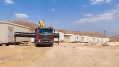 الاحتلال يدفع بمزيد من "الكرفانات" قرب حاجز تياسير شرق طوباس