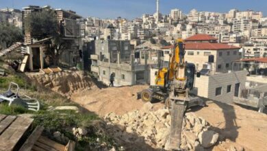 الاحتلال يجبر مقدسيا على هدم منزله ذاتيا في بلدة سلوان