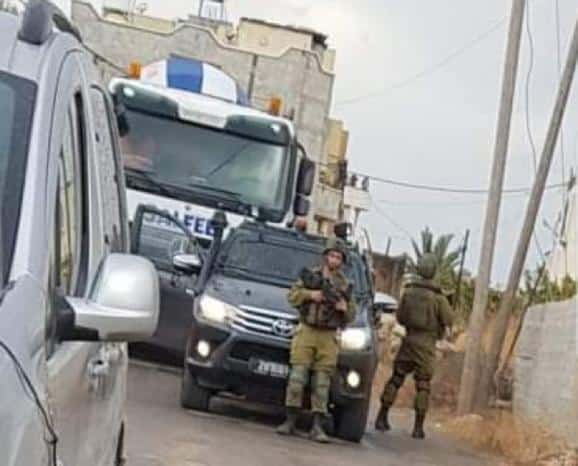 الاحتلال يخطر مواطنا بوقف العمل في مبنى قيد الإنشاء بدير بلوط