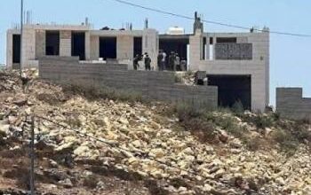 مستوطنون يهاجمون منازل المواطنين في قرية تل جنوب غرب نابلس