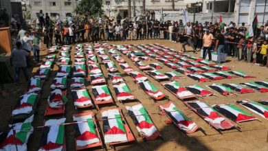 غزة تنتشل أبناءها من قلب الركام.. 112 شهيدًا يشيعون في أكبر جنازة بعد ألف يوم تحت الأنقاض