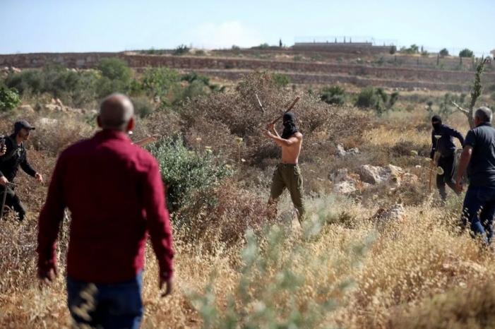تقرير: عطاءات استيطانية جديدة وحصار منازل فلسطينية في الضفة الغربية